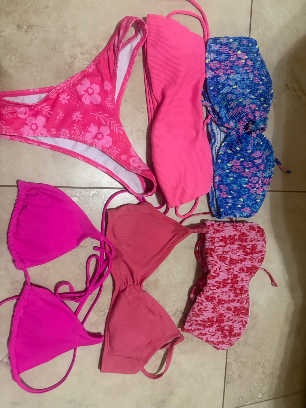 BİKİNİ LOT SZ SMALL Mixed Pink & Blue Bikini Tops - Assorted Styles